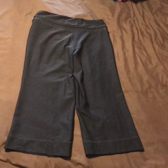 Nike Capri Workout pants - Picture 2 of 2